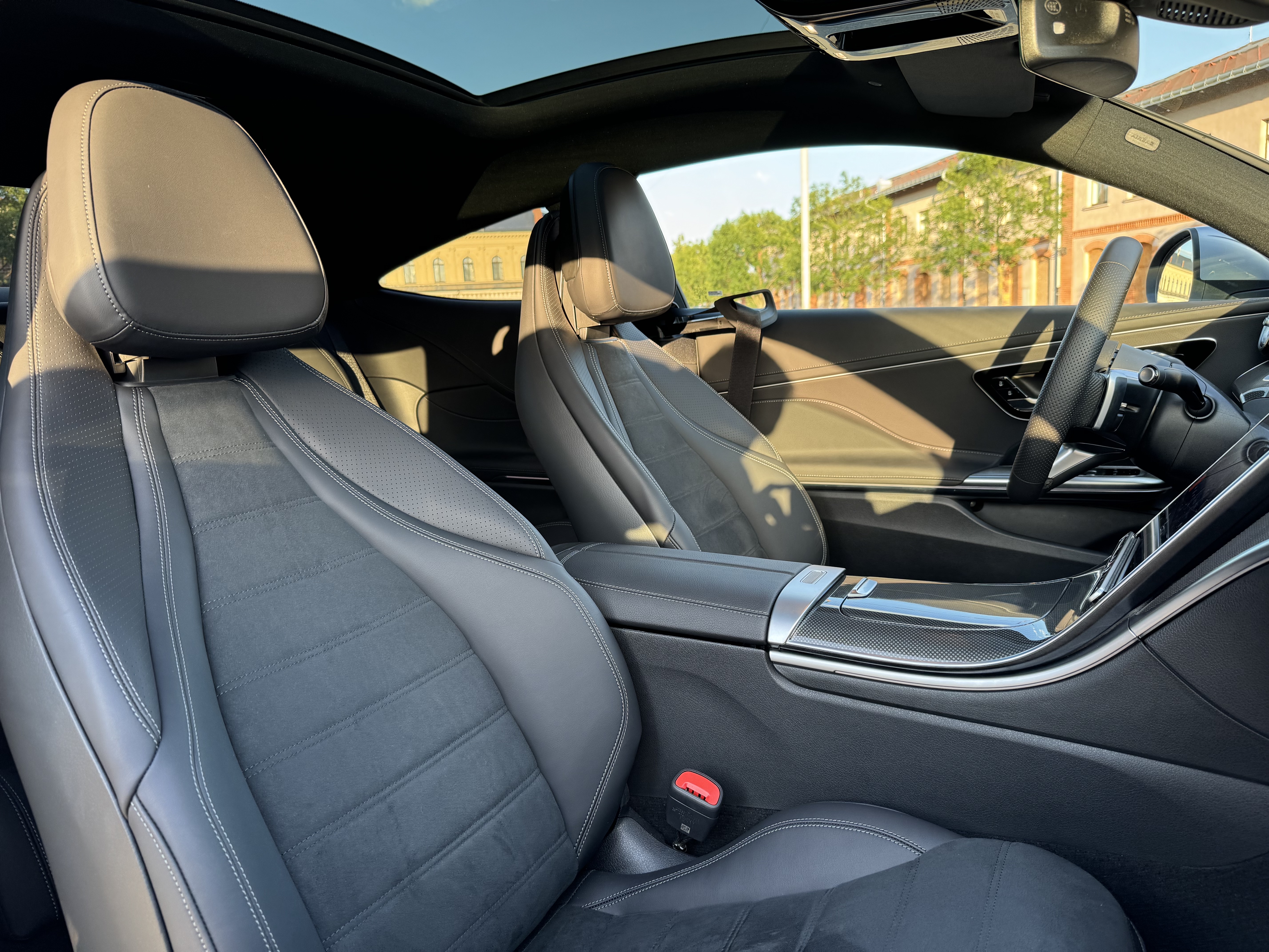 MERCEDES CLE COUPÉ | 300 4matic AMG | novinka | skladem | sportovní benzínové coupé | luxusní interiér | nejmodernější technologie | benzín 280 koní | super výbava | skvělá cena | české auto | ihned k předání | nákup online | AUTOiBUY.com